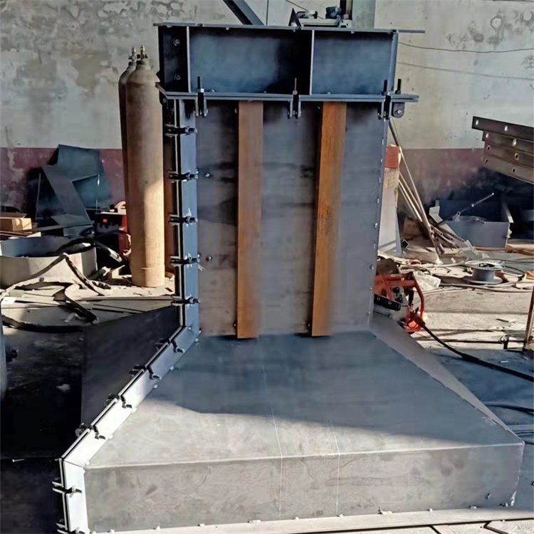 1664858197370308.jpg 鋼結構基礎墩模具2.jpg